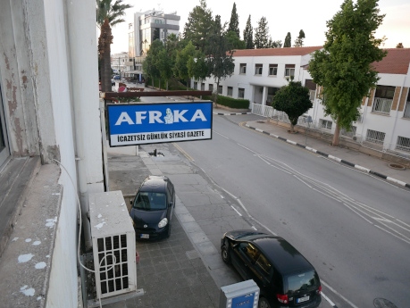 Tidningen Afrika är kritisk mot Turkiets kontroll över Nordcypern.