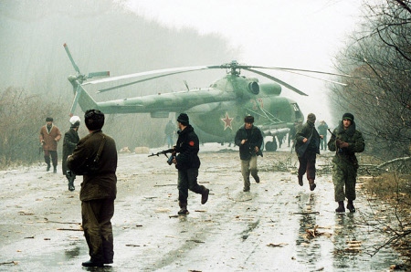 Rysk helikopter nedskjuten av tjetjenska styrkor i december 1994.