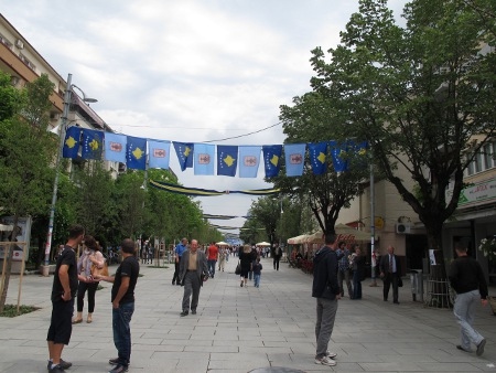 Gågatan i Kosovos huvudstad Prishtina.
