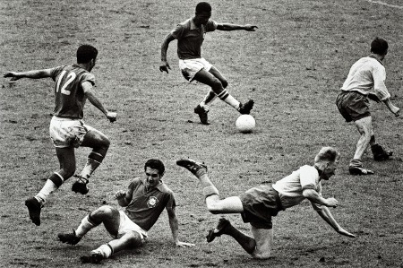 Den brasilianske spelaren Didi var en av stjärnorna vid fotbolls-VM 1958 i Sverige. Brasilien slog Sverige med 5-2 i finalen.