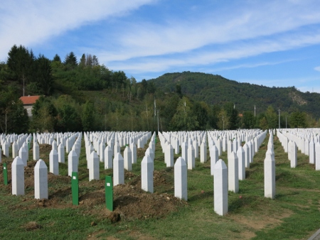 Så sent som i juli förra året begravdes ytterligare 409 offer för Srebrenica-massakern 1995 på Srebrenica memorial i Potocari.