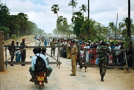 I de norra delarna av Sri Lanka har befolkningen länge varit särskilt utsatt. Några av människorna på bilden hamnade i den krigszon där det enligt FN kan ha dödats 40 000 civila under krigets slutskede 2009.