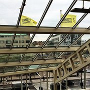 Amnesty har hissat sina flaggor vid Triangeln i Malmö där årsmöte hålls 9-11 maj.