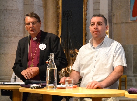 Moderator var biskopen Per Eckerdal. Till höger Roger Haddad.