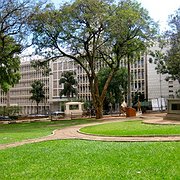 Parlamentet i Uganda fattade beslut om antihomosexlagen men nu har konstitutionsdomstolen i landet upphävt lagen då för få ledamöter var närvarande vid omröstningen.