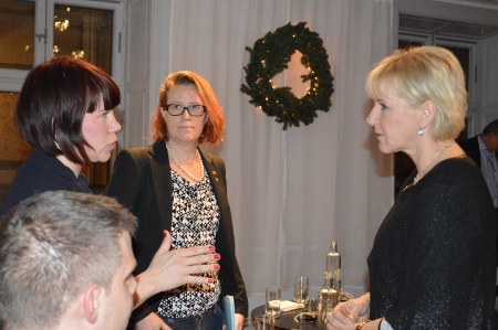 Kristina Ljungros och Karin Fagerholm i samtal med Margot Wallström. 