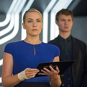 Kate Winslet och  Ansel Elgort.