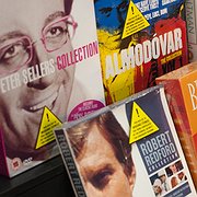 Verk kan censureras helt eller delvis. En vanlig syn i landets musik- och bokaffärer är varningstriangeln som meddelar att delar ”saknas (…) av censurskäl”.