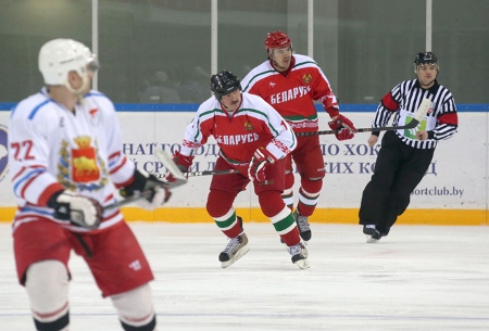 President Lukasjenko i en ishockeymatch mot Grodno Oblast den 5 april.
