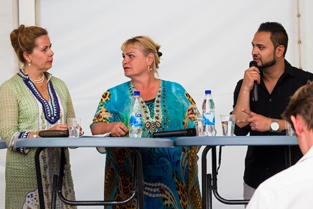 Situationen för romer har förvärrats i delar av Europa, menar Soraya Post (Fi). Från vänster: Cecilia Wikström (FP), Soraya Post (Fi) och Emir Selimi, ordförande för Unga romer.