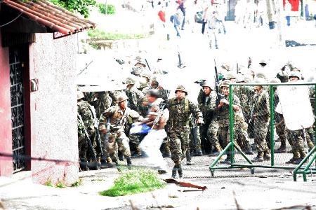 Sammanstötningar mellan militären och anhängare till Manuel Zelaya sommaren 2009.
