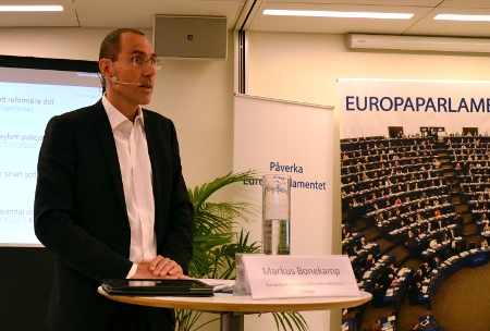Panelsamtalet om EU:s asylpolitik leddes av Markus Bonekramp från Europaparlamentets informationskontor i Sverige.
