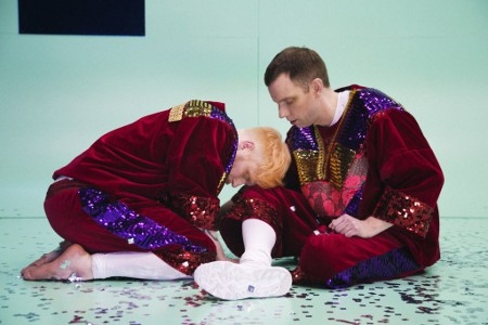 Marcus Baldemar och Mattias Brunn i Riksteaterns uppsättning av ”Männen med rosa triangel”.