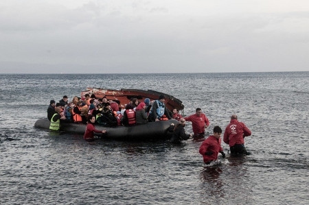 Flyktingar och migranter anländer till den grekiska ön Lesbos i januari 2016.