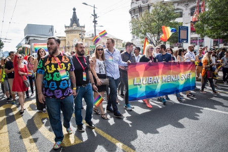 ”Kärlek förändrar världen” var budskapet från Pride i Serbiens huvudstad.