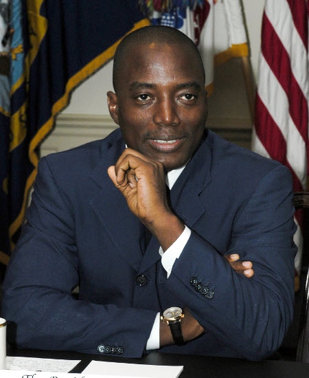 Joseph Kabila sitter kvar vid makten och valet har skjutits upp till 2018.
