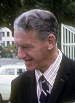Ian Smith hade 1965 ensidigt utropat Rhodesias självständighet. Svarta nationalistledare fängslades och Amnesty engagerade sig för samvetsfångar och deras familjer.