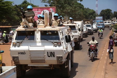 Minusca, FN:s mission i Centralafrikanska republiken, har fått hård kritik. Här är en FN-patrull i huvudstaden Bangui den 12 november 2016.
