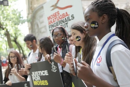 Amnestyprotest den 26 juni 2014 mot tortyr i Nigeria utanför Nigerias ambassad i London.