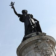 INSKRÄNKT FRIHET. Statyn över den franska nationalsymbolen Marianne vid Place de la République i Paris är symbolen för republikens ideal.