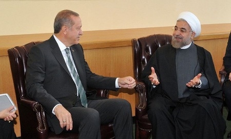 Turkiets president Erdoğan i möte med Irans president Hassan Rouhani i New York under FN:s generalförsamling 2014. Ryssland, Turkiet och Iran har tagit initiativ till de fredssamtal som 23-24 januari hölls i Kazakstans huvudstad Astana.