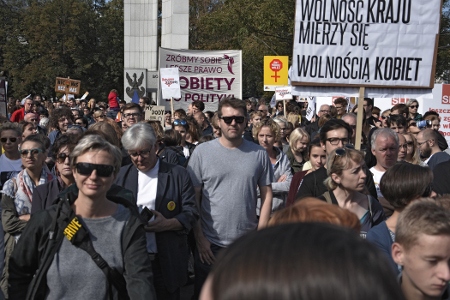   Under hösten har stora demonstrationer hållits i Polen mot förslaget om skärpt abortlag.