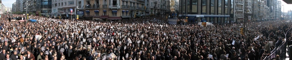 Panoramabild från begravningen av Hrant Dink 2007 då över 100 000 personer slöt upp.