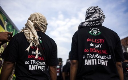 En muslimsk grupp på väg för att försöka stoppa en hbtq-manifestation i Yogyakarta den 23 februari 2016.