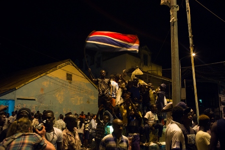  Människor firade i Banjul när Ecowas styrkor rullade in i huvudstaden Banjul.