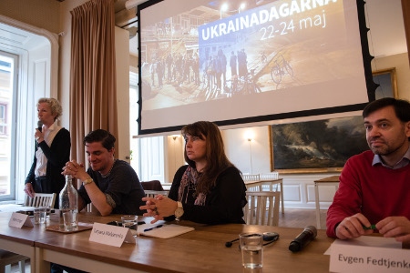 Östgruppen arrangerade den 22-24 maj för första gången Ukrainadagarna. Från vänster: Kristina Hultman, moderator, Martin Kragh, Utrikespolitiska institutet, Tetyana Malyarenko, forskare vid Uppsala Centrum för Rysslandsstudier, samt Evgen Fedtjenko, grundare av StopFake.