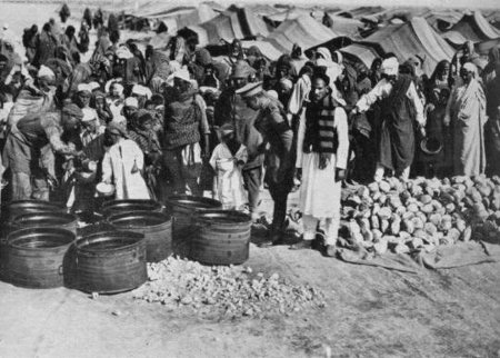 I det italienska koncentrationslägret El Agheila spärrades tusentals libyer in under åren 1928-1932. 