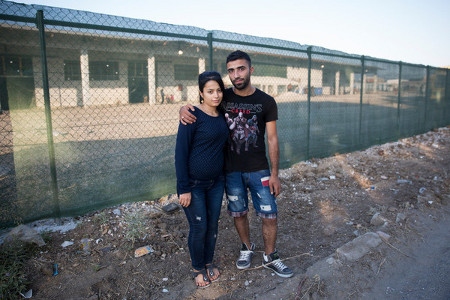 Didar, 23, och Fatma, 20, ett syriskt-kurdiskt par från Aleppo i Syrien som under sommaren 2016 hamnade i flyktinglägret Softex vid grekiska gränsen till Makedonien sedan de hade tvingats lämna Idomeni.