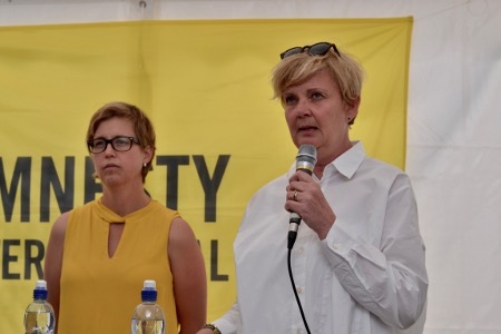 Madelaine Seidlitz (t h), ansvarig flykting-och migrationsfrågor på svenska Amnesty International, och Lisa Pelling, Arena Idé. 