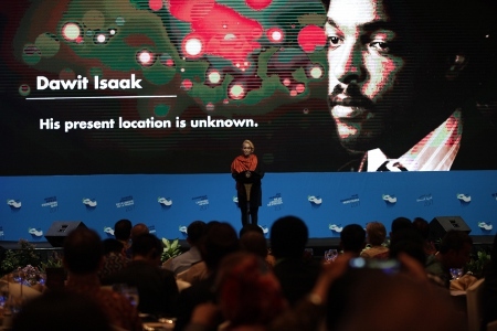 Betlehem Isaak talar på Unescos pressfrihetskonferens i Jakarta.