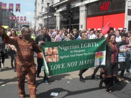 Nigerianer protesterar under London Pride år 2013 mot SSPMA, den lag som vidgar brottsrubriceringarna.