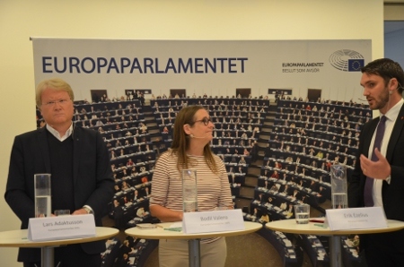 Europaparlamentarikerna Lars Adaktusson (KD) och Bodil Valero (MP), samt riksdagsledamoten Erik Ezelius (S), vice ordförande i Svenska stödkommittén för mänskliga rättigheter i Turkiet.