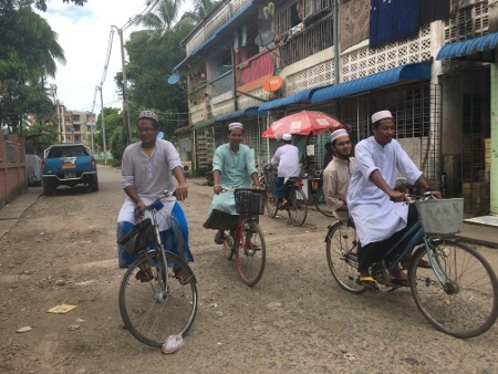 Thingangyun i Rangoon, en stadsdel där många muslimer bor. Invånarna berättar att buddistiska munkar i bland kommer hit för att provocera.