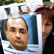 Kvinnor protesterar i Sarajevo den 30 maj 2007 mot att Radovan Stankovic lyckats rymma från ett fängelse i Foca. Han greps igen år 2012 och avtjänar nu ett 20-årigt fängelsestraff för massvåldtäkter och tortyr i Foca 1992. 