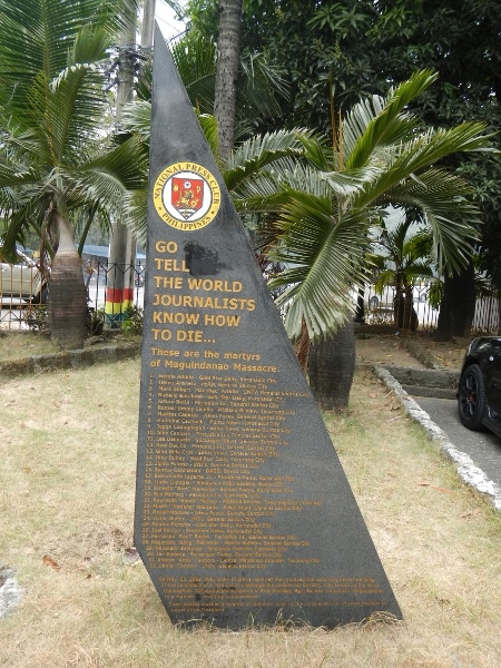 Minnesmonument över offren för massakern 2009 utanför Pressklubben i Manila. Aldrig tidigare har så många som 32 journalister mördats vid samma tillfälle.