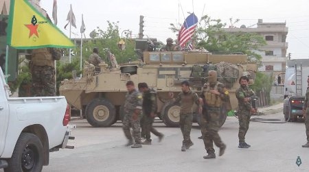 Amerikanskt militärfordon i Al-Hasakah i maj 2017. USA stödjer kurdiska YPG som av Turkiet ses som terrorister.