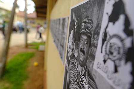 Studenter i Jaffna har klistrat upp bilder på Velupillai Prabhakaran, LTTE:s ledare, som ledde upproret från 1983 fram till sin död i slutstriderna i maj 2009.