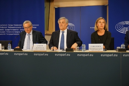 Parlamentets ordförande Antonio Tajani, EU-kommissionens ordförande Jean-Claude Juncker och EU:s utrikespolitiska talesperson Federica Mogherini.