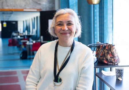 İdil Eser, generalsekreterare för Amnesty i Turkiet, är fri mot borgen. Hon gästade Amnestys årsmöte i Göteborg.