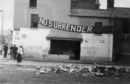 Lojalistisk graffiti på Shankill Road i Belfast 1970.