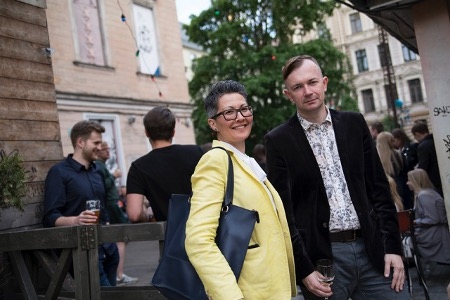 Feruza Aripova, historiker och Karlis Verdins, lettisk poet, höll i seminariet "Queer after commies".