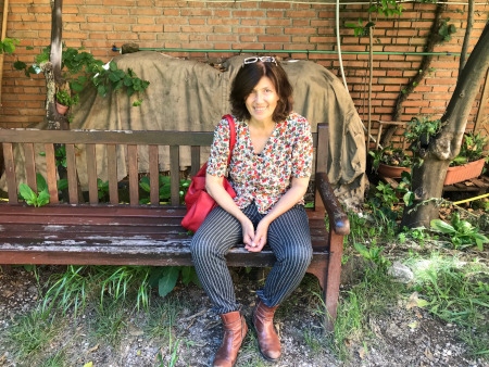 Elisabetta Canitano i trädgården på kvinnohuset Casa Internazionale dela Donne.