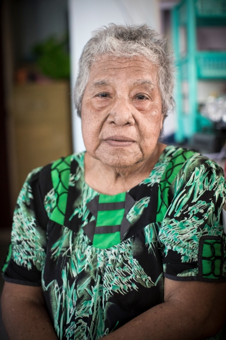 Lemeyo Abon var 12 år då ett moln av radioaktivt damm drog in över Rongelap. Hon och de flesta andra på atollen drabbades senare i livet av olika hälsoproblem. På 1980-talet fick Lemeyo opererera bort sköldkörteln som en följd av skadorna från radioaktiviteten.