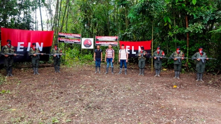 Tre colombianska soldater (i civila kläder) frigavs den 5 september av ELN-gerillan i Arauca.