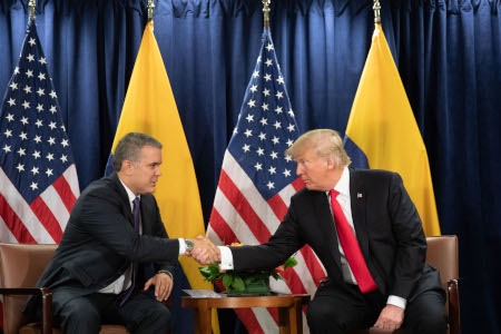  Colombias president Iván Duque (till vänster) träffar USA:s president Donald Trump i samband med FN:s generalförsamling i september 2018. 