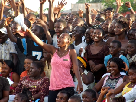 I september 2009 arrangerade Amnesty en karavan genom Sierra Leone för att  på möten lyfta upp frågan om mödradödlighet.
